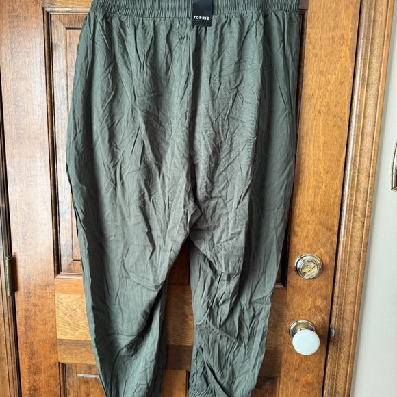 NWT Torrid Olive Cargo Pocket Jogger Size 2 (18-20) - Picture 9 of 12